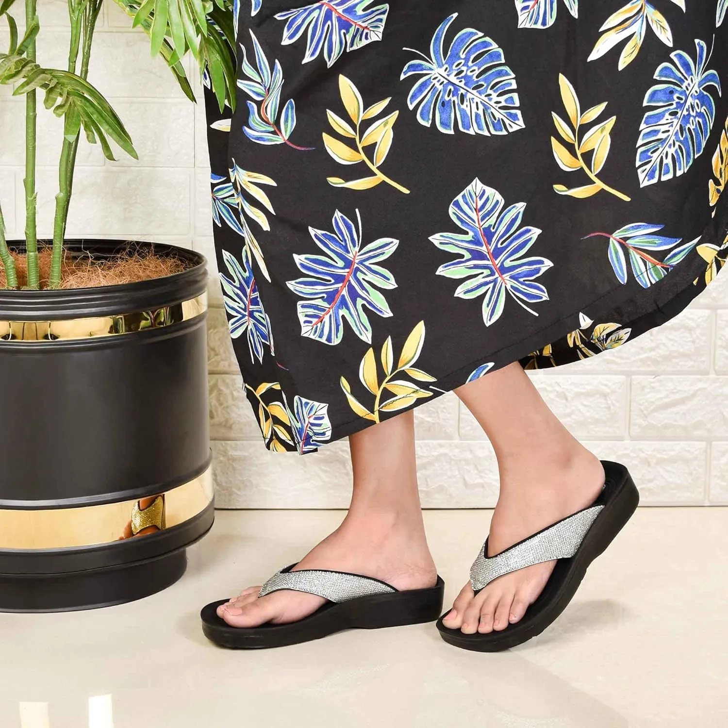 AEROTHOTIC Comfy Open Toe Arch Support Flip Flops for Women Cushion Padded Stylish Straps Dressy Sandals Walking Travel Beach Wear