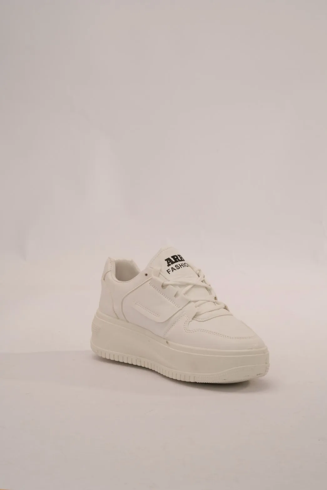 Classic Elegance Sneakers - Pure White