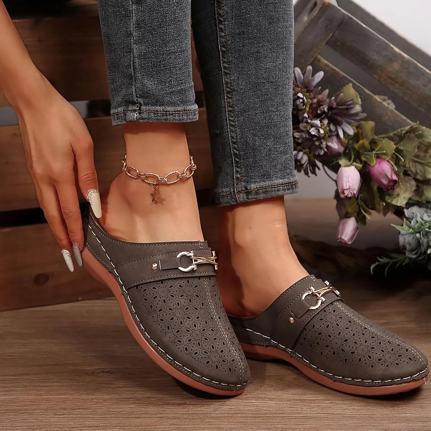 Clogs for Women Mules Slip on 2025 Summer Large Size Casual Closed Toe Wide Width Hollow Out Fashion Slingback Sandals Summer Comfortable Mule with Carved Floral Design