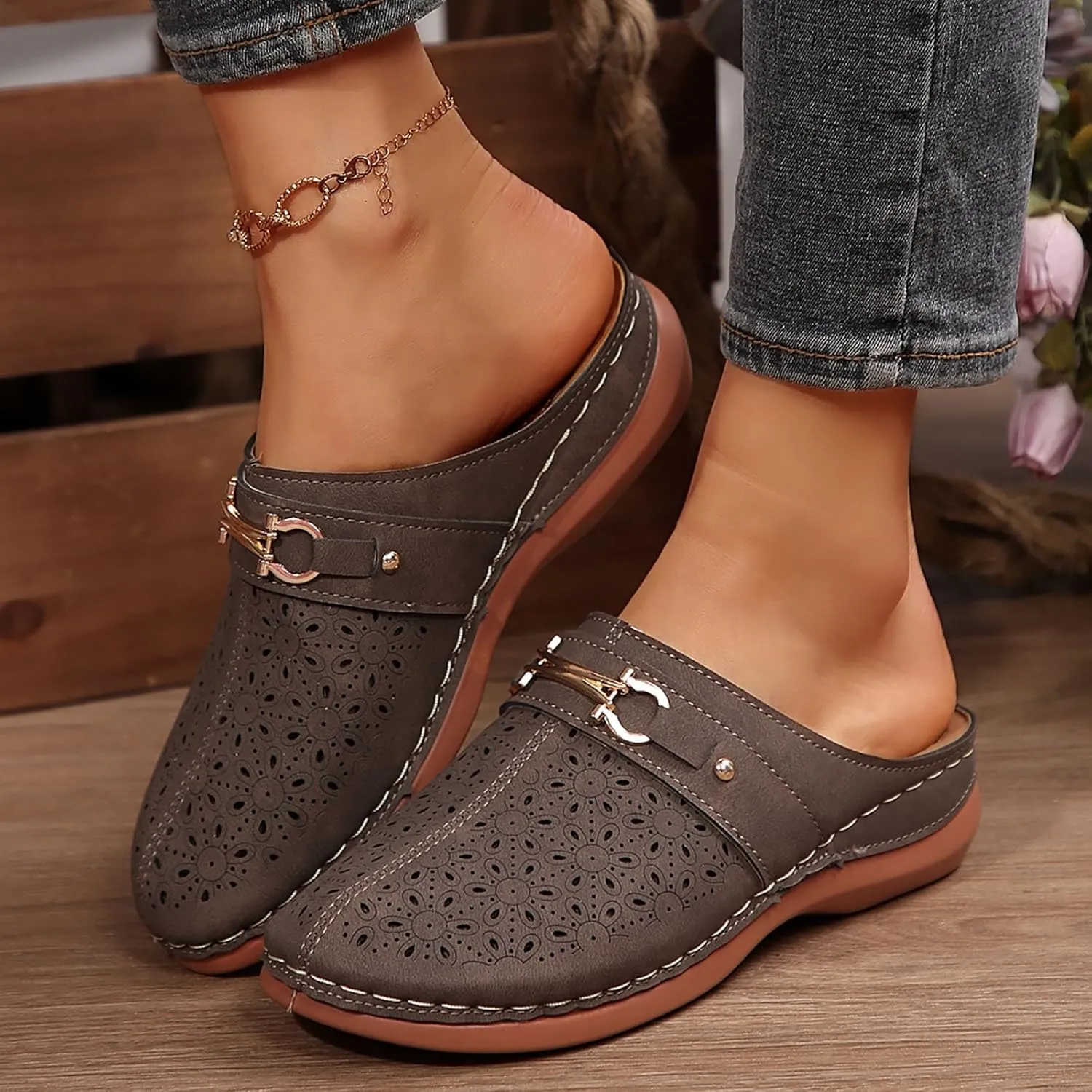 Clogs for Women Mules Slip on 2025 Summer Large Size Casual Closed Toe Wide Width Hollow Out Fashion Slingback Sandals Summer Comfortable Mule with Carved Floral Design
