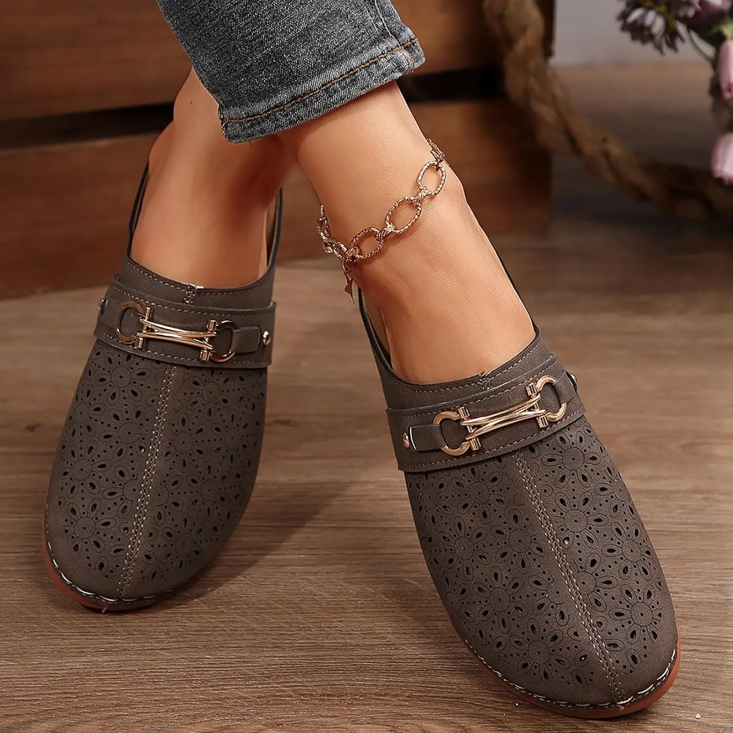 Clogs for Women Mules Slip on 2025 Summer Large Size Casual Closed Toe Wide Width Hollow Out Fashion Slingback Sandals Summer Comfortable Mule with Carved Floral Design