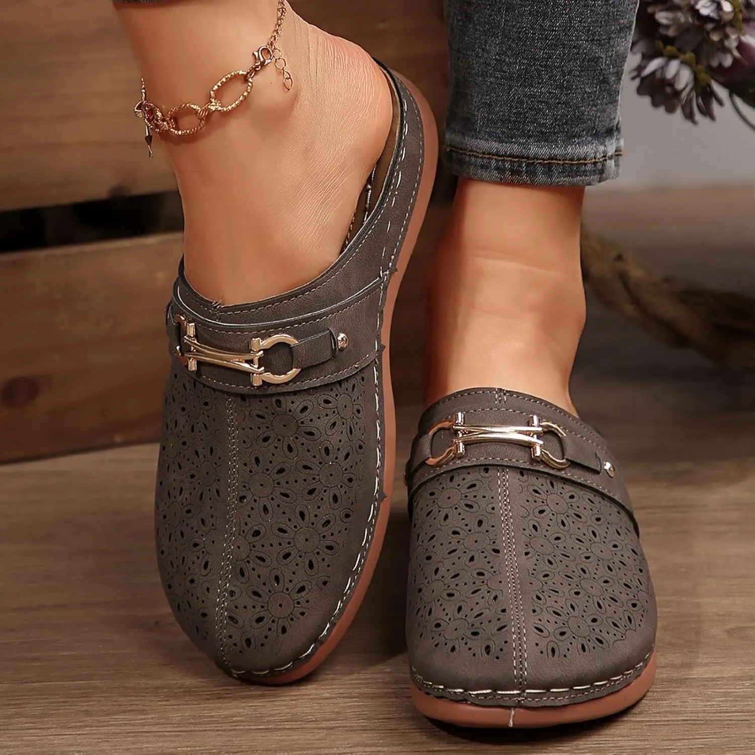 Clogs for Women Mules Slip on 2025 Summer Large Size Casual Closed Toe Wide Width Hollow Out Fashion Slingback Sandals Summer Comfortable Mule with Carved Floral Design