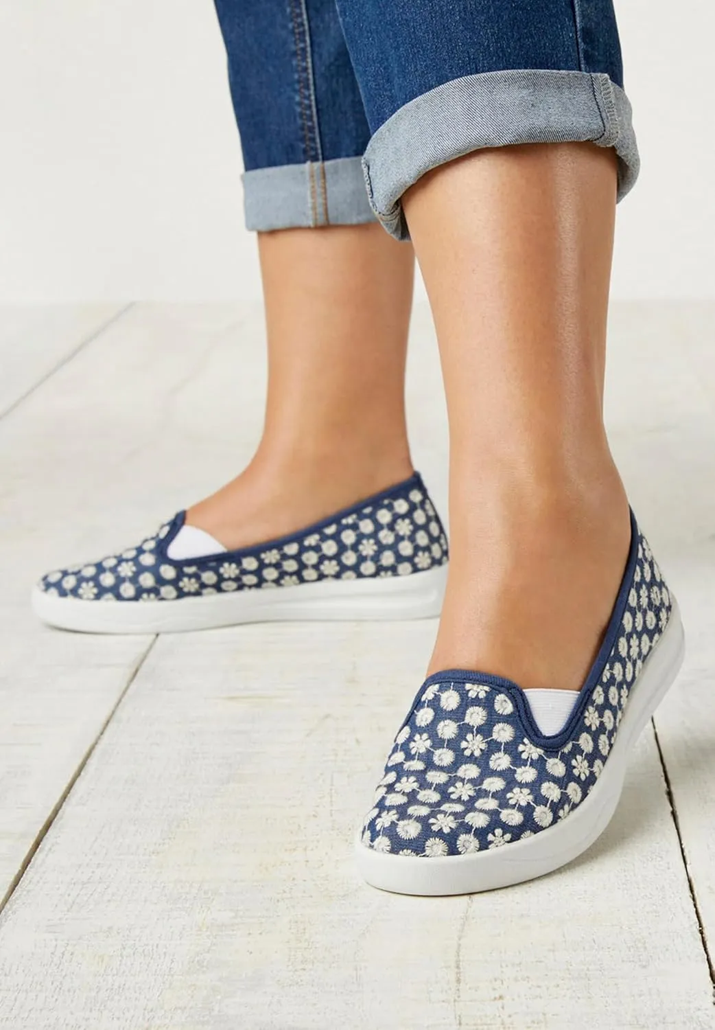 Comfortview Women's Wide Width The Dottie Sneaker