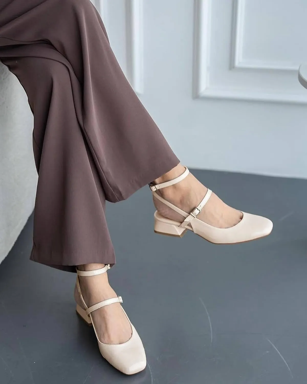 Coutgo Womens Mary Jane Chunky Low Heels Closed Square Toe Ankle Strap Pumps Wedding Party Dress Shoes