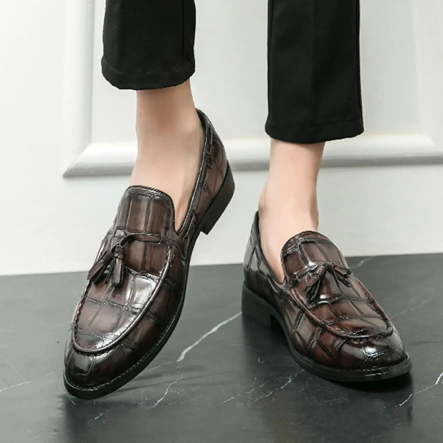 Men's Tassel Round Toe Slip-on Loafers Classic Crocodile Pattern Dress Shoes Comfortable Anti-Slip Business Formal Wedding Shoes for Men