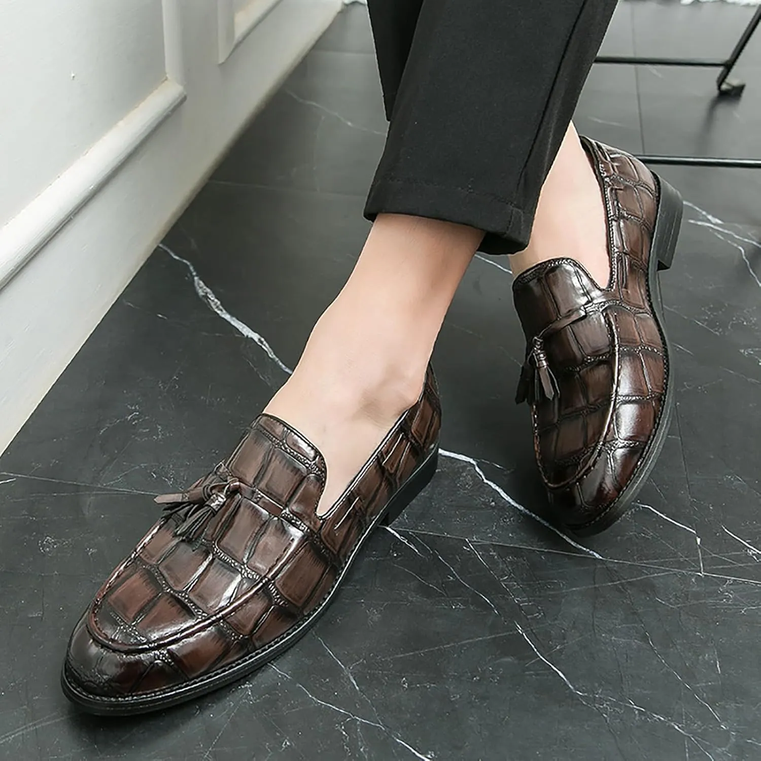 Men's Tassel Round Toe Slip-on Loafers Classic Crocodile Pattern Dress Shoes Comfortable Anti-Slip Business Formal Wedding Shoes for Men