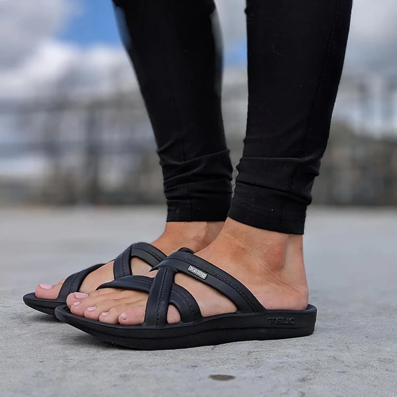 TELIC Women's Mallory Sandal